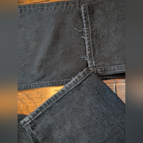 Abercrombie & Fitch The Dad High Rise Criss Cross Jeans in Black - Picture 8 of 8